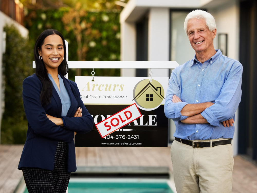 Real Estate Agent and her client